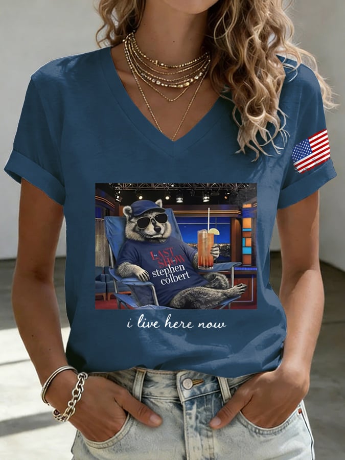 V-Neck Retro Last Show Raccoon I Live Here Now Print T-Shirt